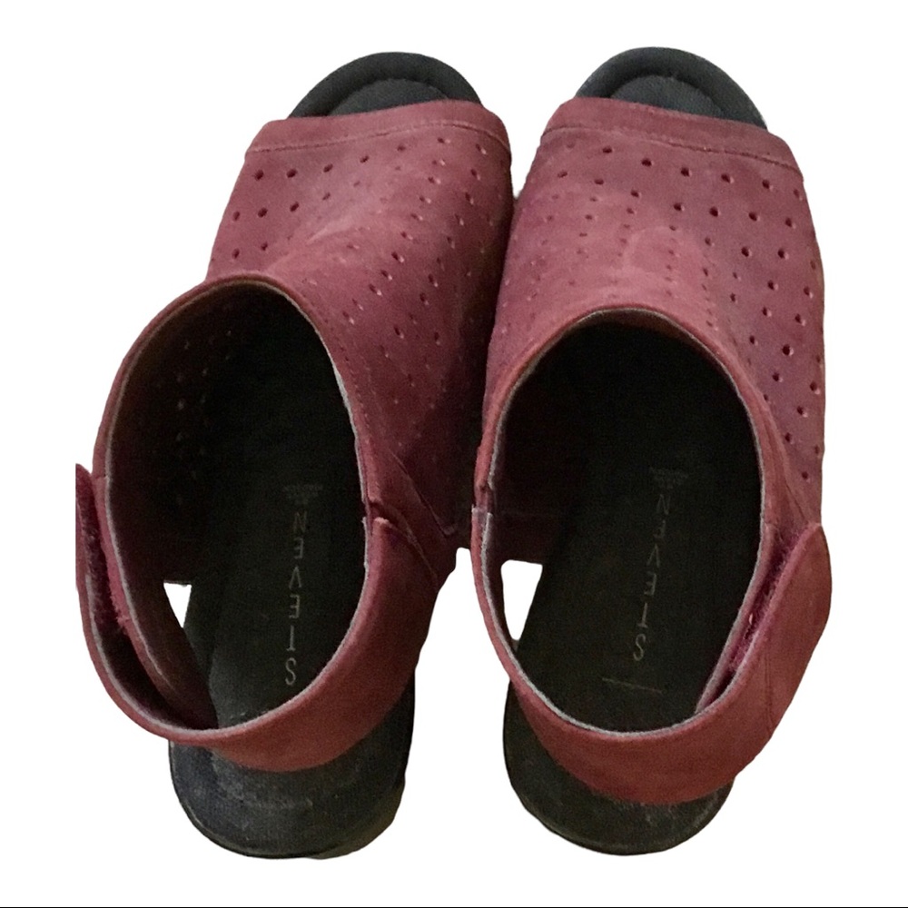 Beautiful burgundy sling back, Velcro closure, Steven by Steve Madden.Hot color!